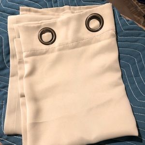 Curtain (blackout/light blocking)